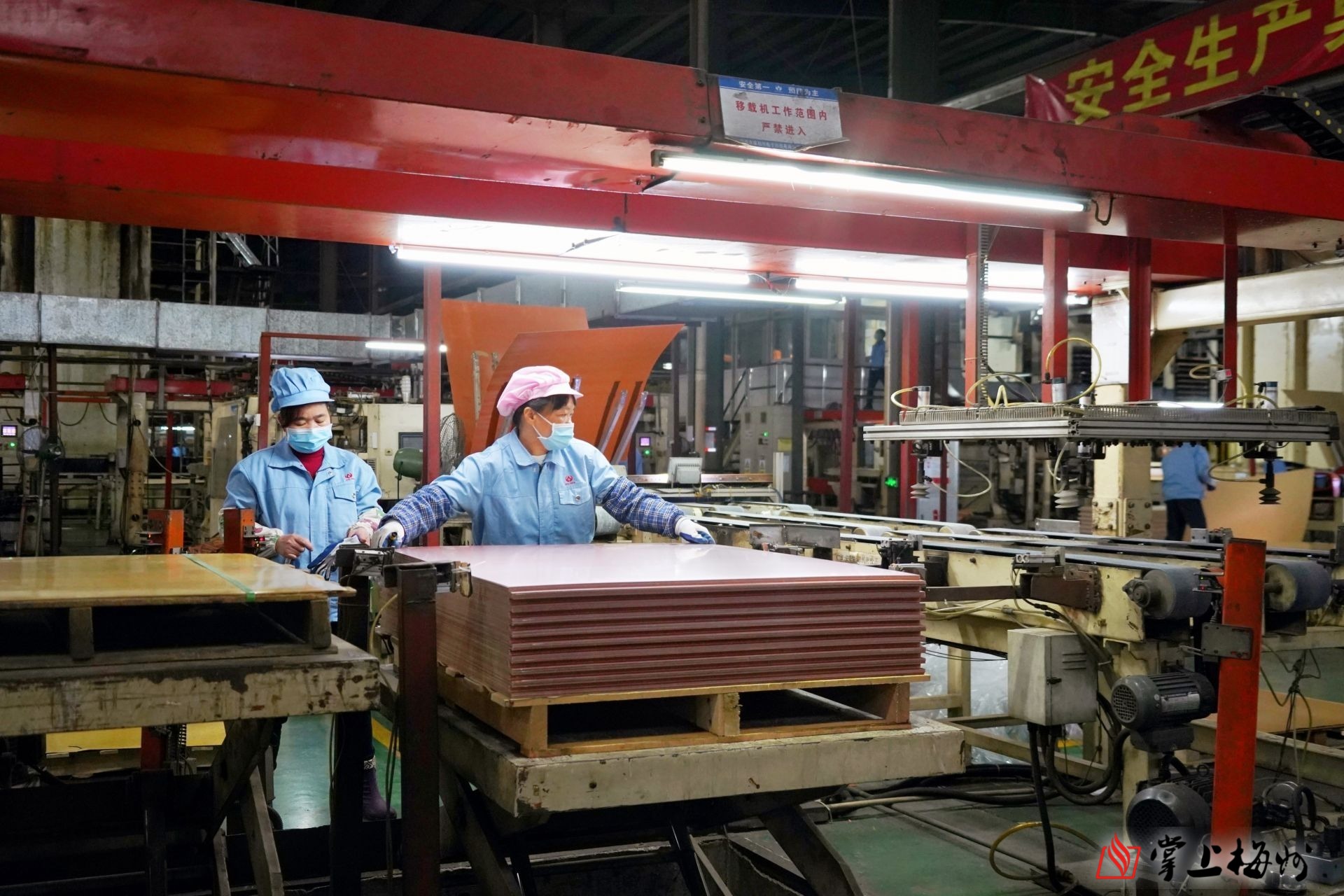 安心返鄉(xiāng)來 發(fā)展路更寬！梅州市威利邦電子科技有限公司深耕主業(yè)提升效能